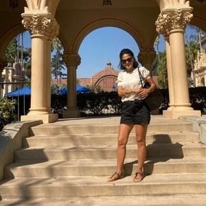 Meet your Posher, Adriana